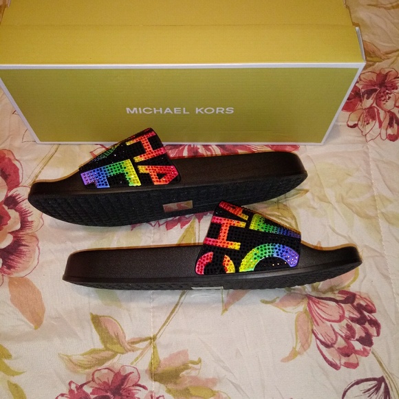 Michael Kors Gilmore Slide - Picture 2 of 6